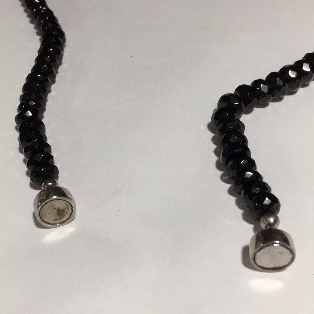 STERLING SILVER MAGNETIC LOCK BLACK SPINEL NECKLAC - Picture 5 of 8